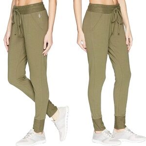 FREE PEOPLE - FP Movement Sunny Skinny Sweat Army sz M army color